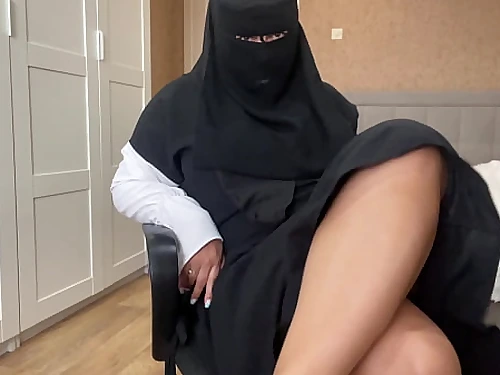 Arab girl in hijab drains raw pussy