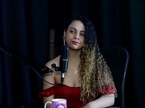 Come&ccedil;ou pra deixar de ser CLT, n&atilde;o faz hard, &eacute; h&eacute;tero mas grava com mulheres e &eacute; acompanhante - Charllottye (SHEER/RED)