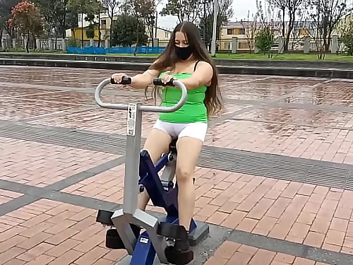 Cuckold Puta Latina Colombiana Con Cameltoe Gigante Haciendo Ejercicio En Short Sin Ropa Interior En El Parque Bhabhi Cuckold Colombian Latina Slut With Humungous Cameltoe Exercising In Shorts Sans Lingerie In The Park PARTE 2 FULL ON XRED